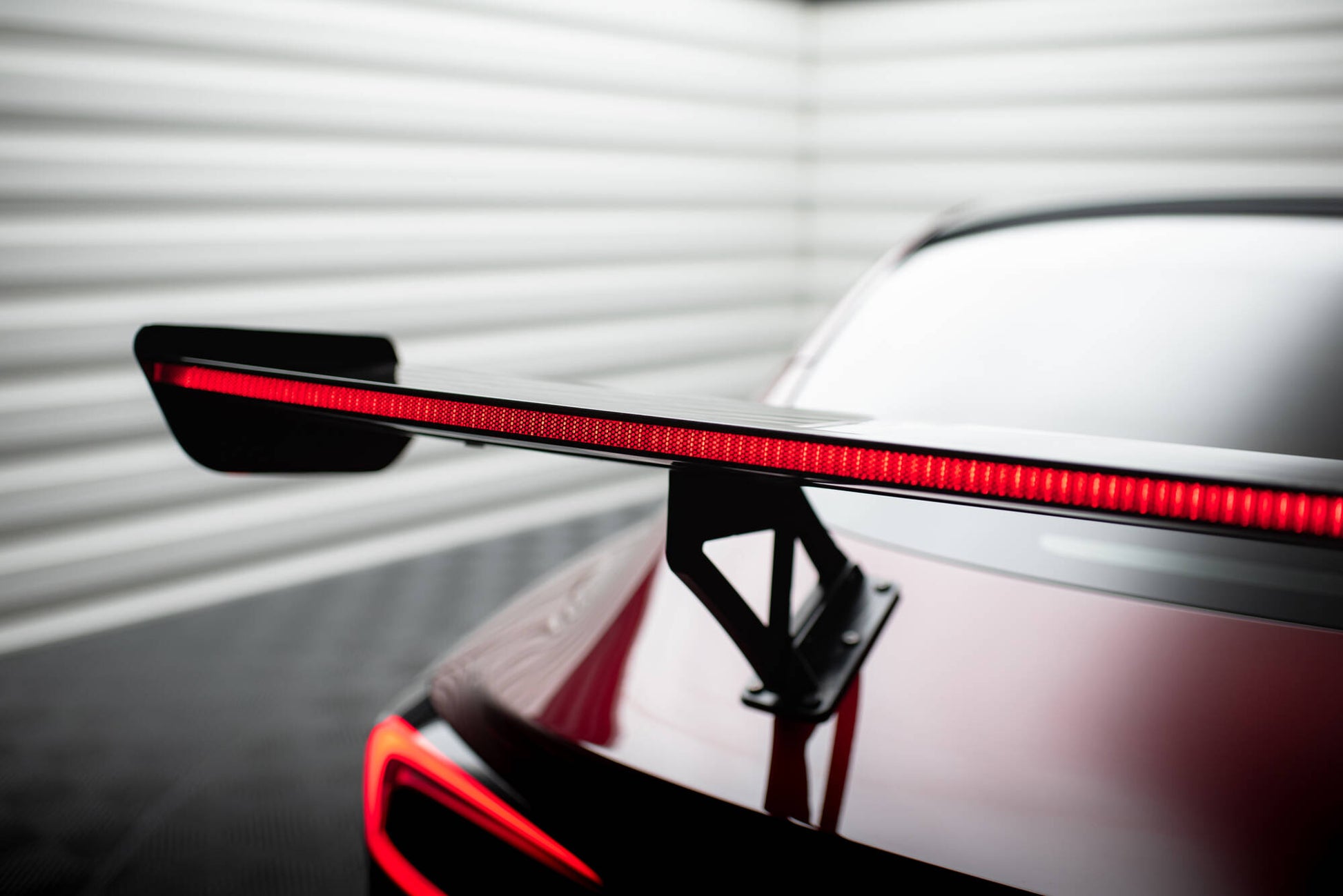 Carbon Spoiler + LED Tesla Model 3