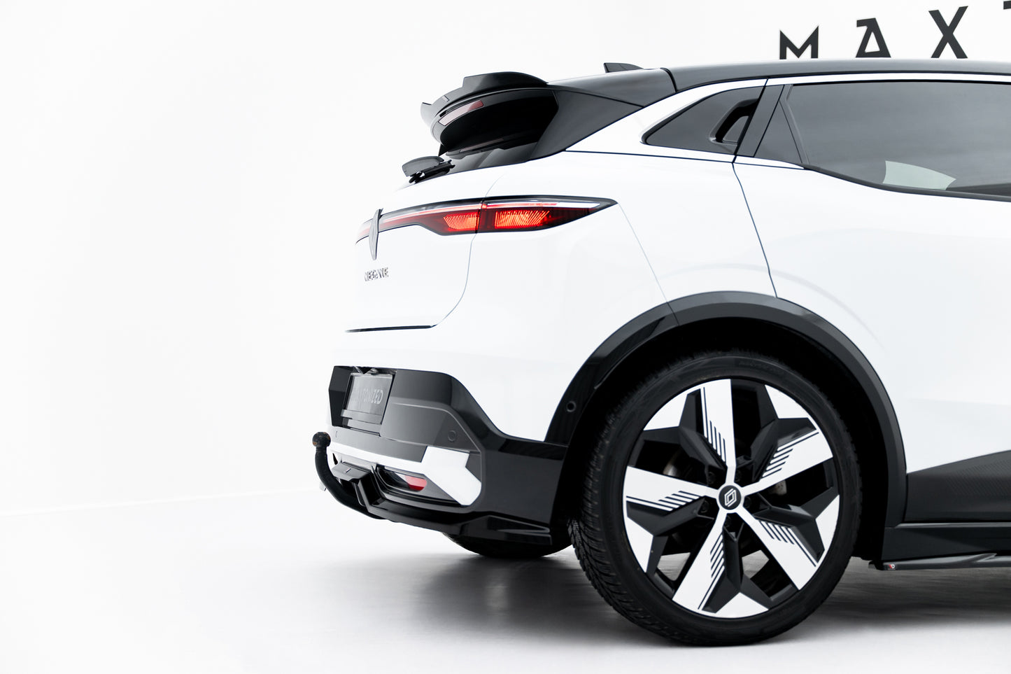 Central Rear Splitter (with vertical bars) Renault Megane E-Tech Electric Mk1