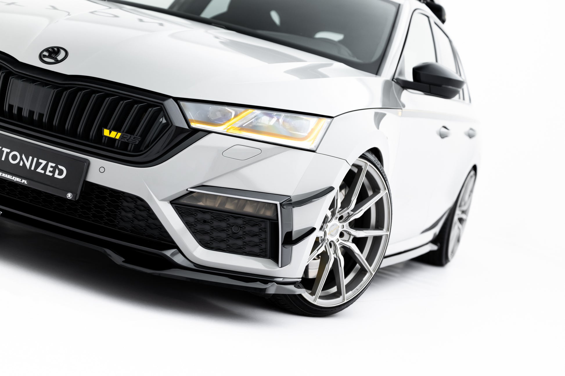 Front Bumper Wings (Canards) Skoda Octavia RS Mk4