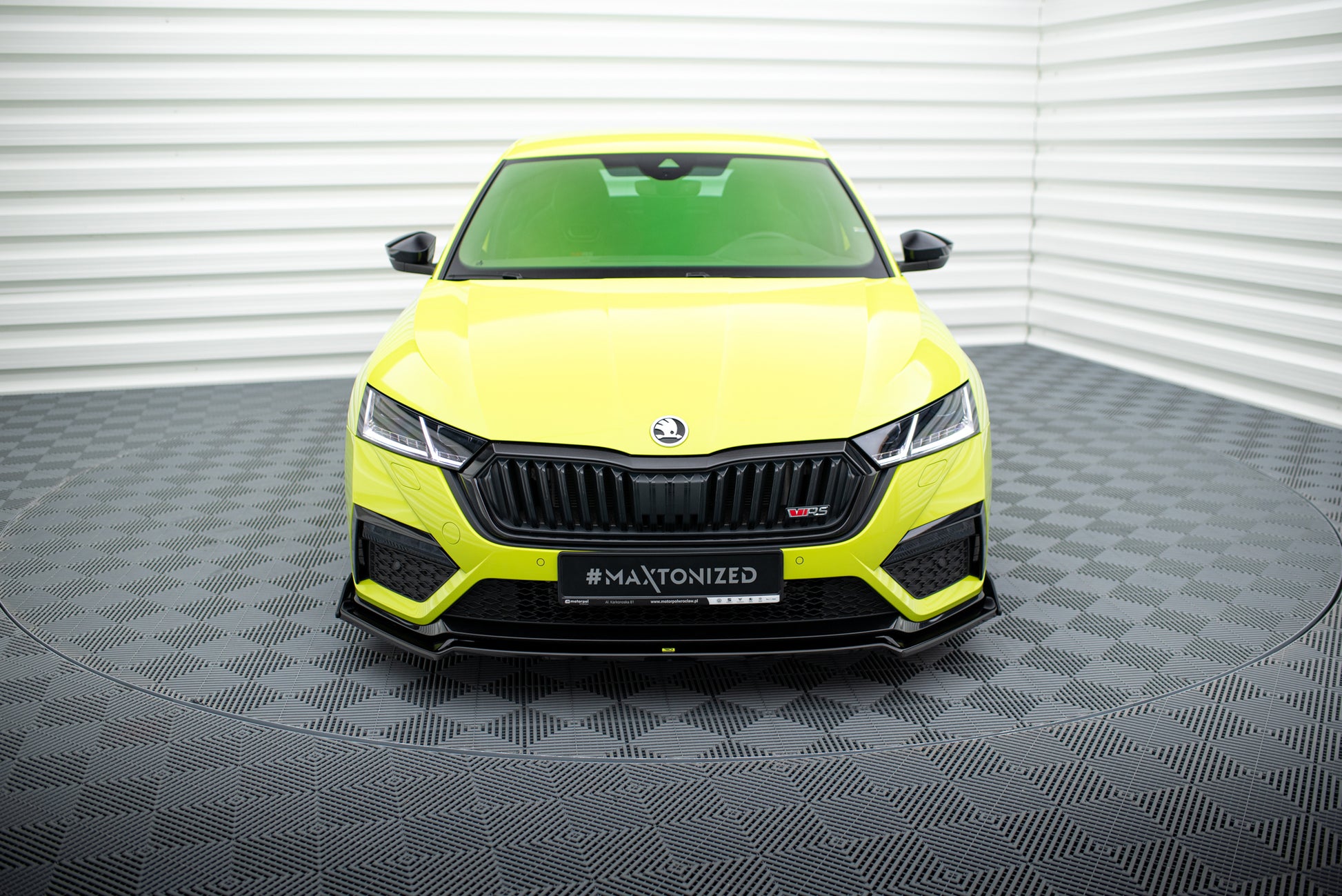 Front Splitter V.2 + Flaps Skoda Octavia RS Mk4