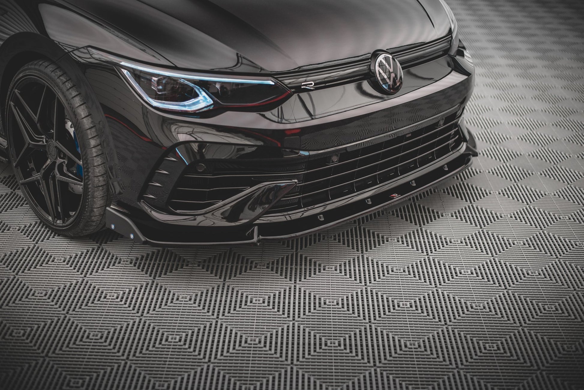 Front Splitter V.2 + Flaps Volkswagen Golf R Hatchback / Variant  Mk8