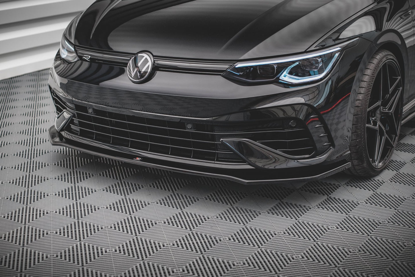Front Splitter V.3 Volkswagen Golf R Hatchback / Variant  Mk8