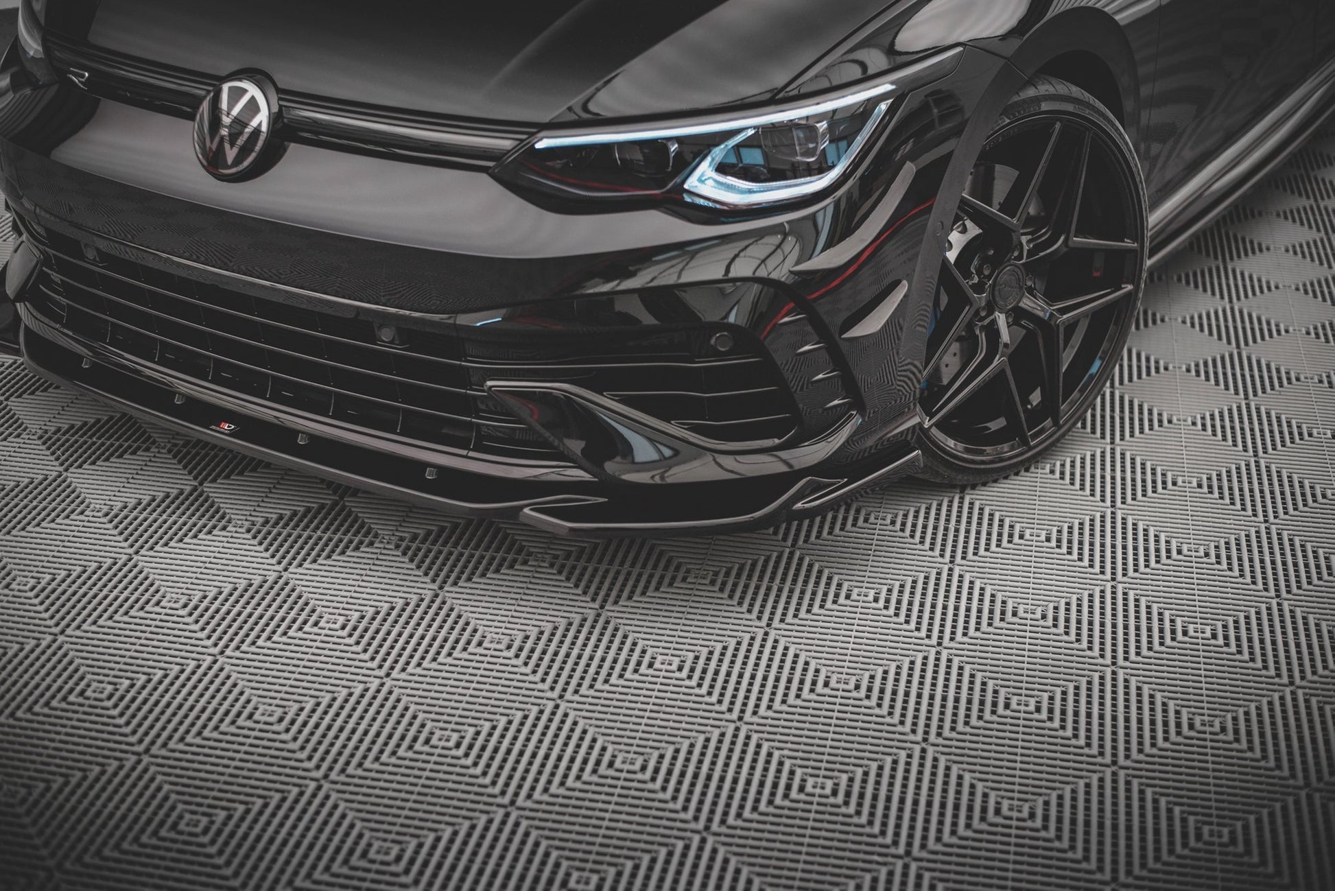 Front Splitter V.4 Volkswagen Golf R Hatchback / Variant  Mk8