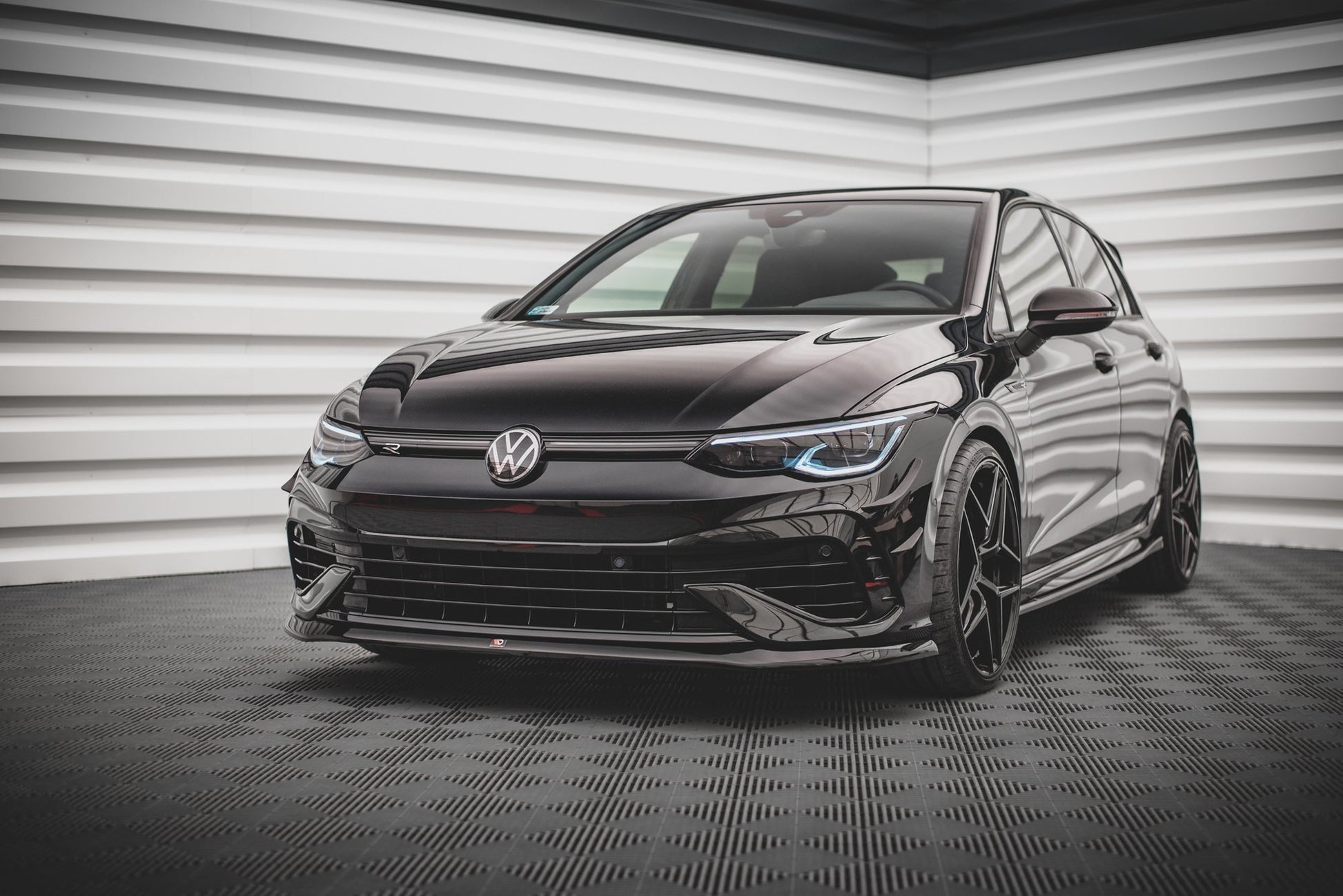 Front Splitter V.5 Volkswagen Golf R Hatchback / Variant  Mk8