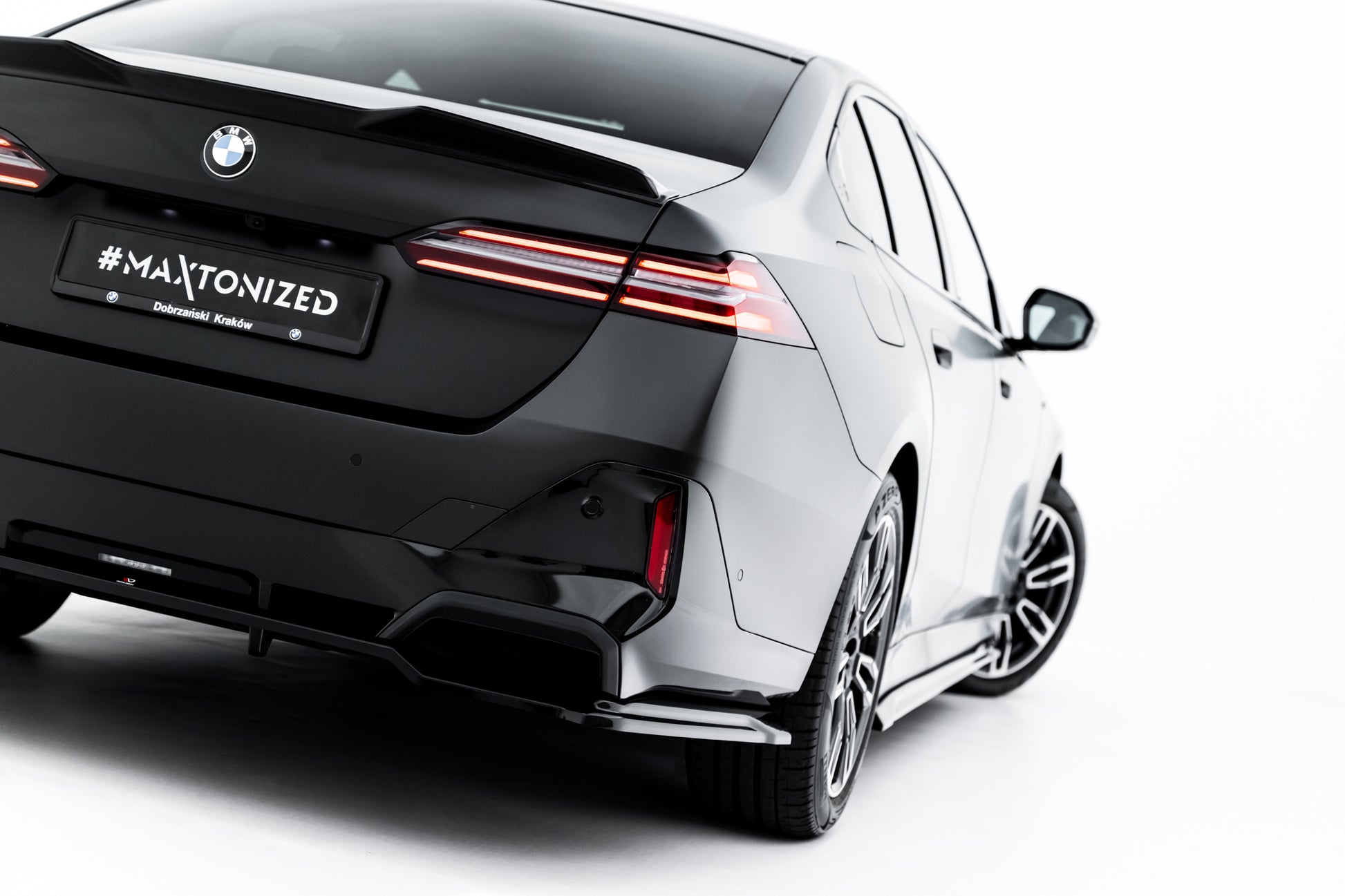 Rear Splitter (with vertical bars) V.1 BMW 5 / i5 M-Pack Sedan / Touring G60 / G61