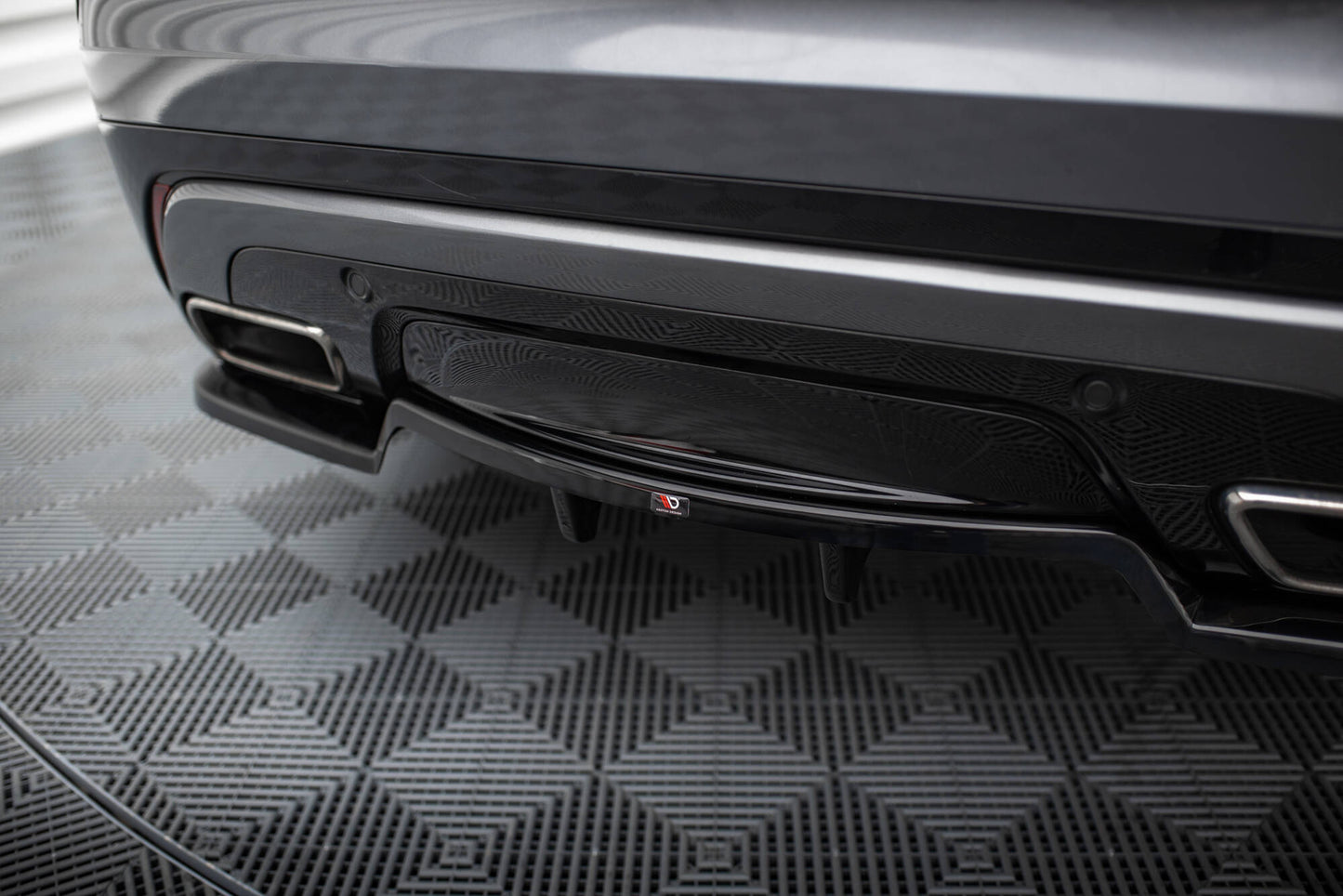 Rear Splitter (with vertical bars) V.1 Land Rover Range Rover Velar R-Dynamic Mk1