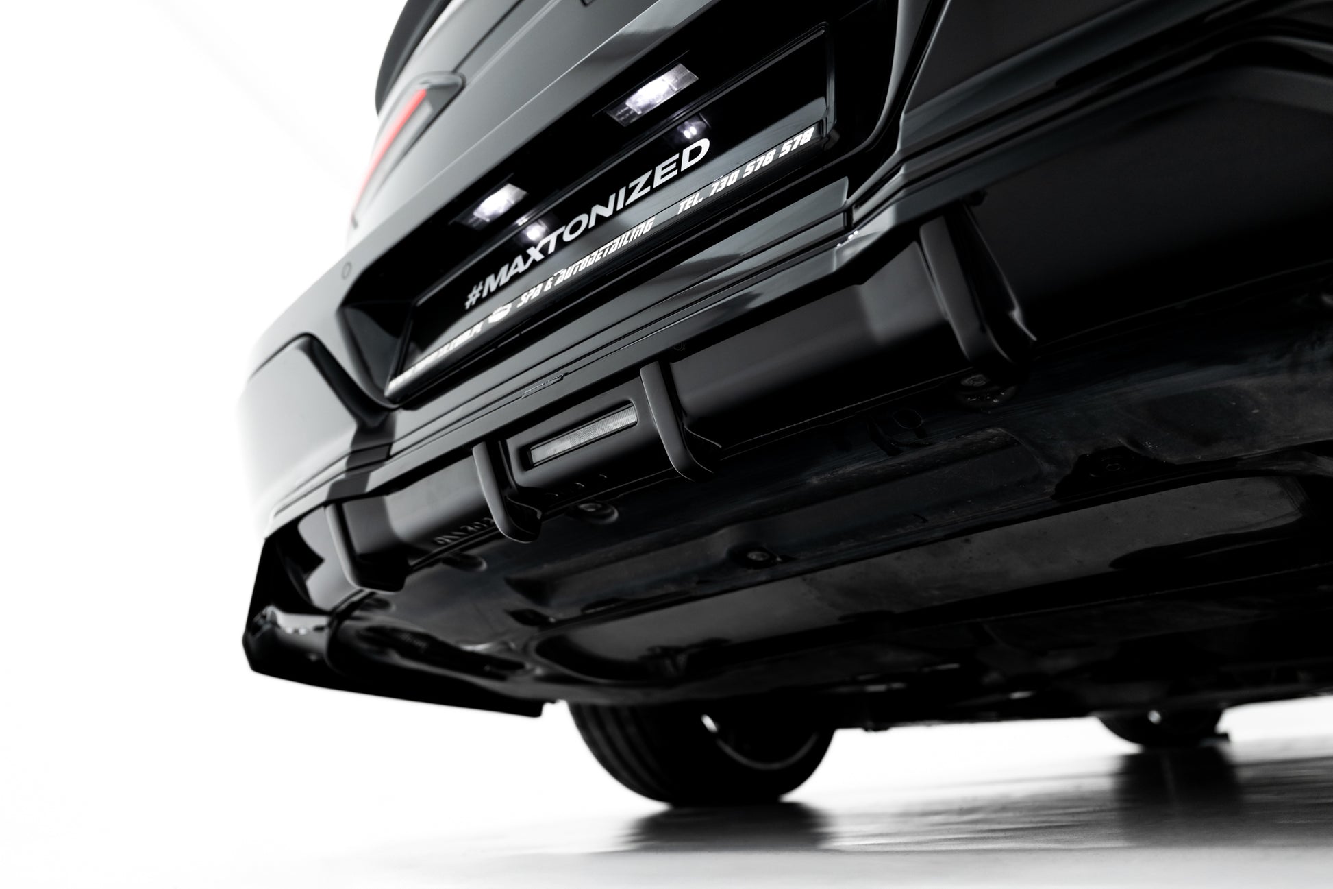 Rear Splitter (with vertical bars) V.2 BMW 7 M-Pack G70
