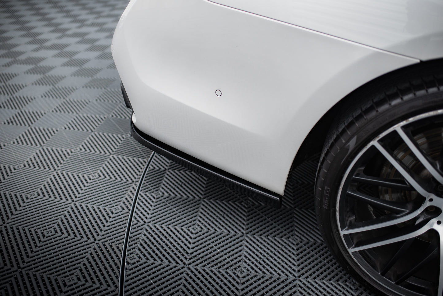 Rear Splitter (with vertical bars) for BMW 7 M-Pack G11 /G12