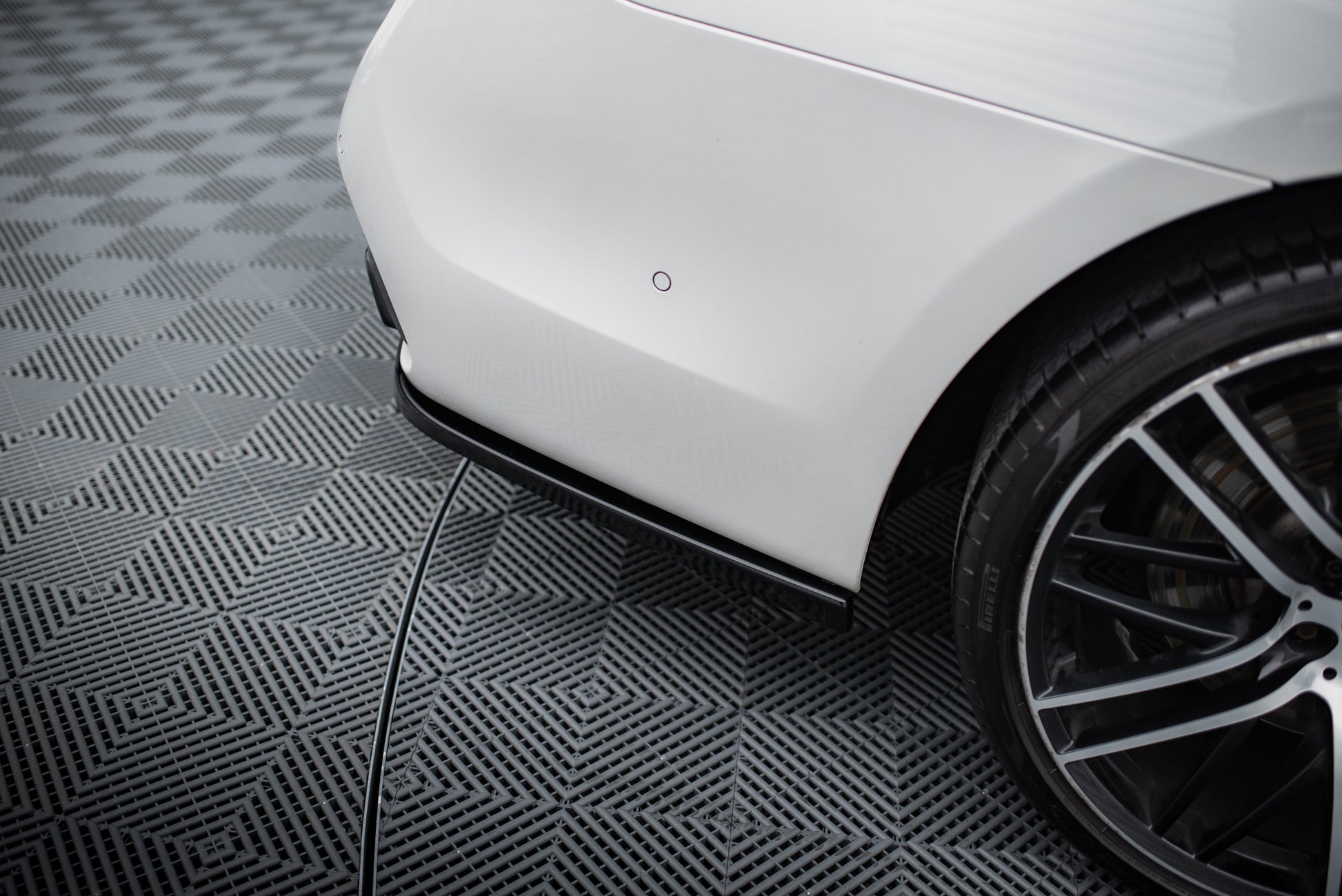 Rear Splitter (with vertical bars) for BMW 7 M-Pack G11 /G12