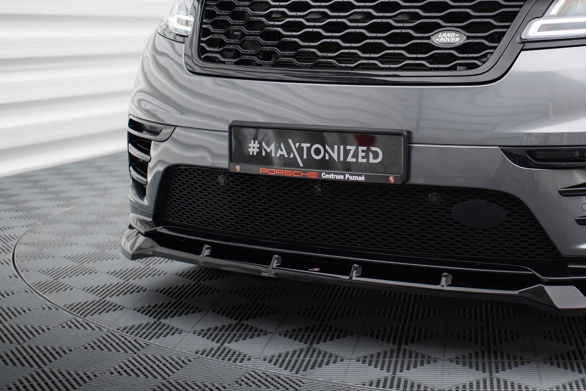 Set of Splitters Land Rover Range Rover Velar R-Dynamic Mk1 (The kit is compatible with the towbar)