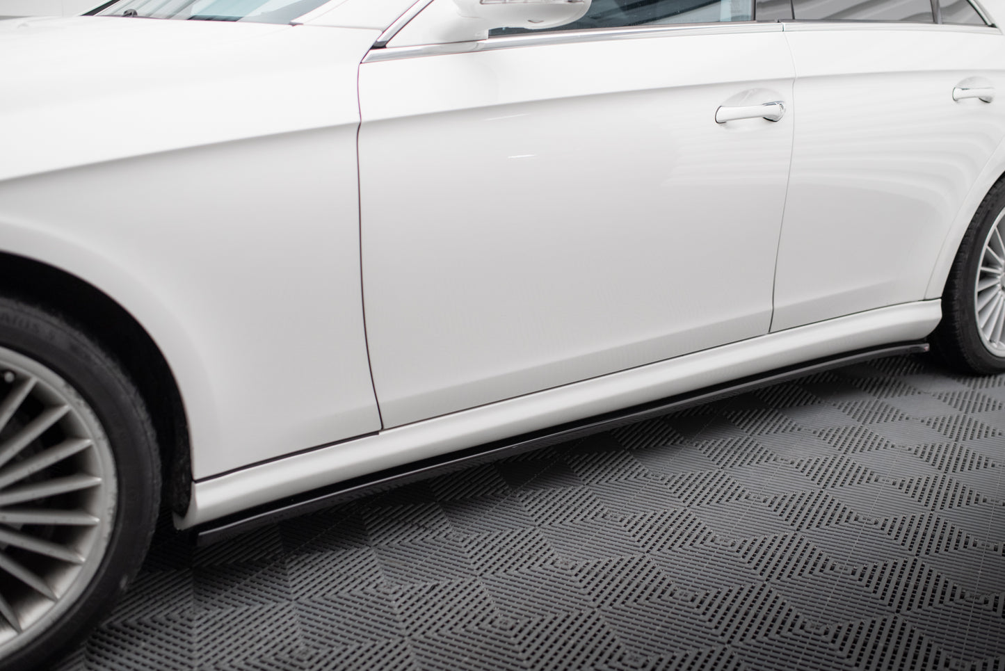 Side Skirts Diffusers  Mercedes CLS C219 55AMG