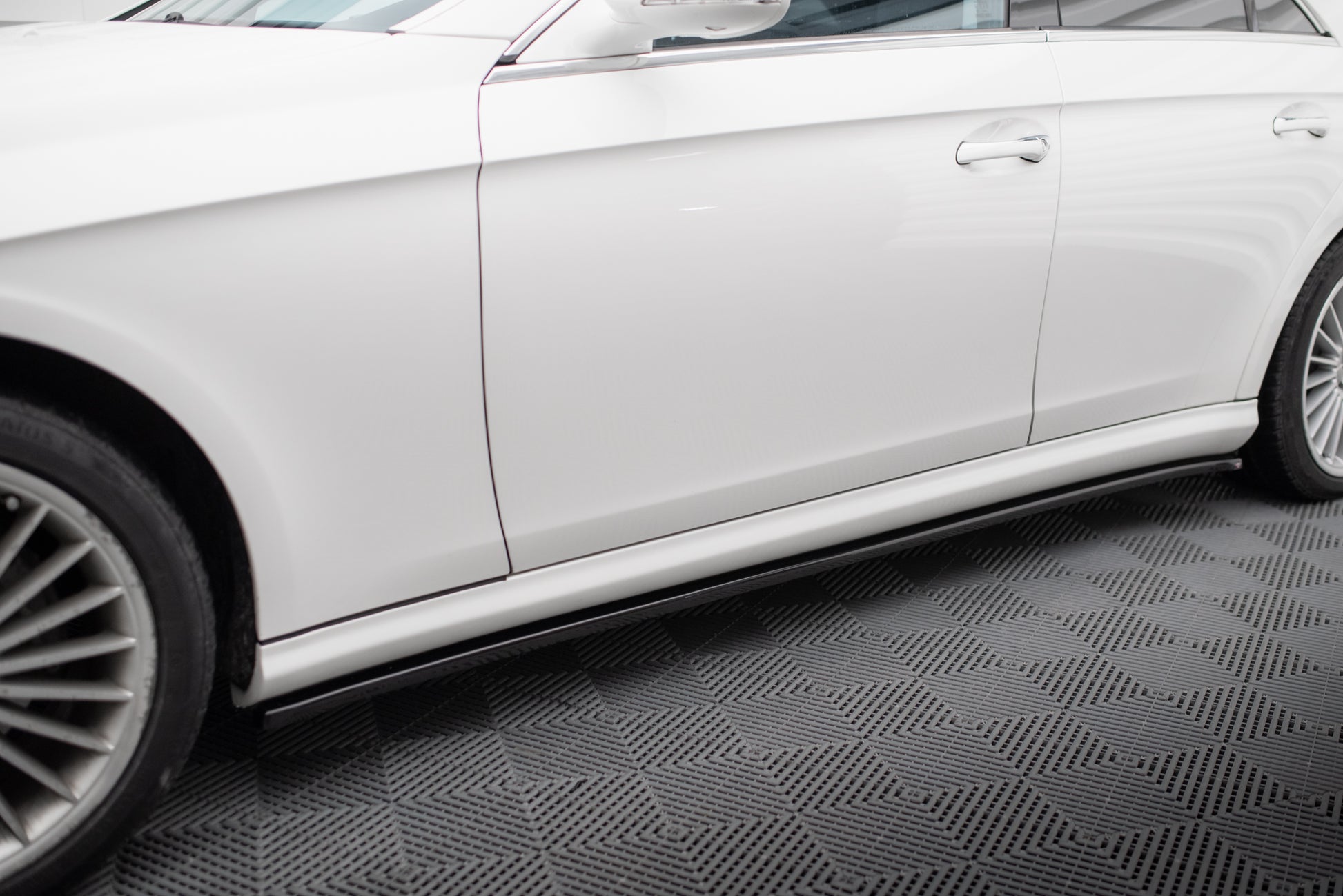 Side Skirts Diffusers  Mercedes CLS C219 55AMG