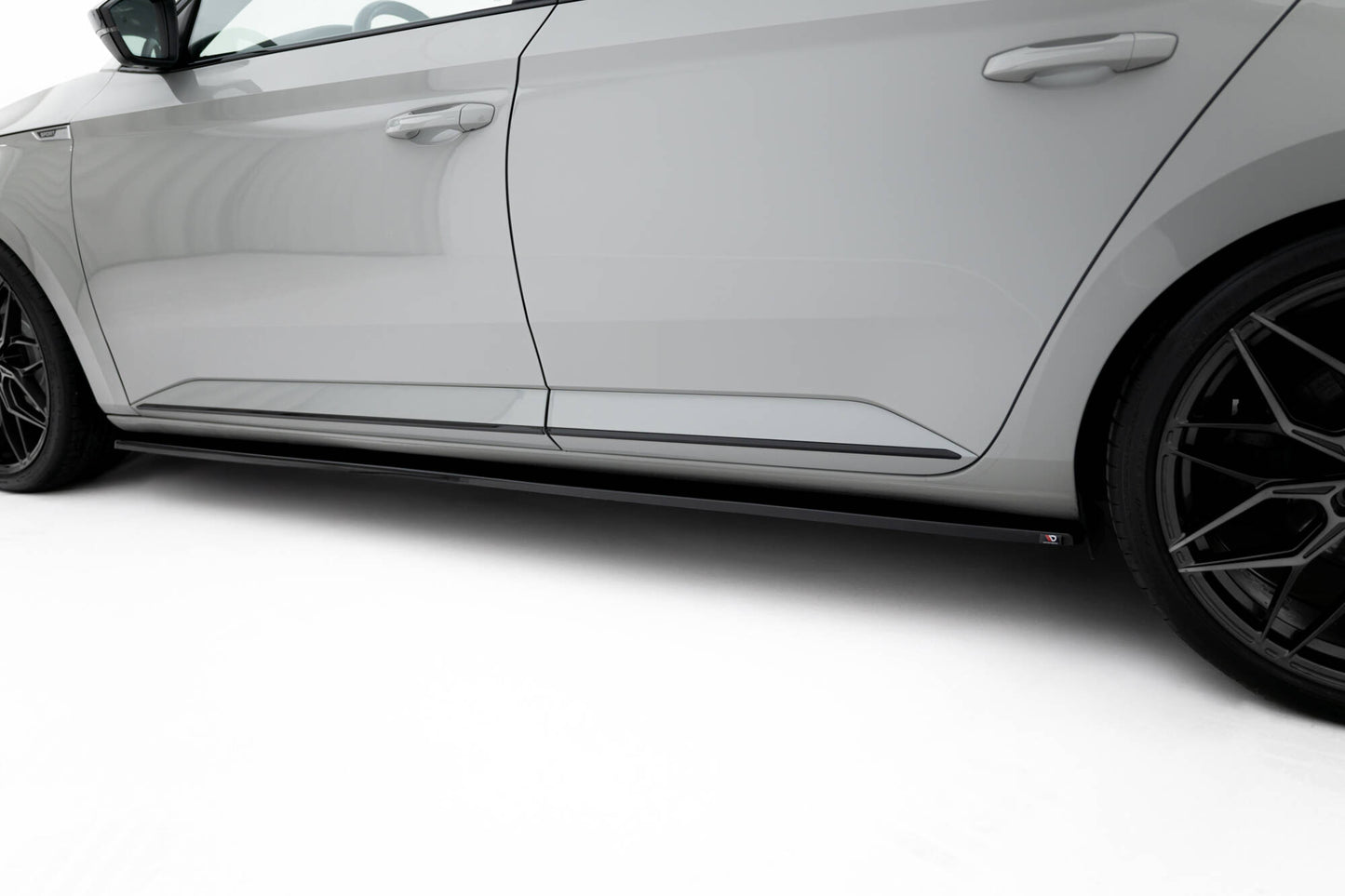 Side Skirts Diffusers Skoda Superb Liftback / Combi Mk3