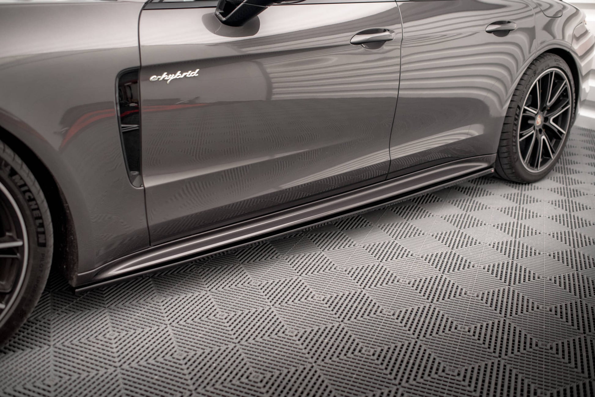 Side Skirts Diffusers V.1 Porsche Panamera Turbo S E-Hybrid / Panamera E-Hybrid / Panamera 4S 971