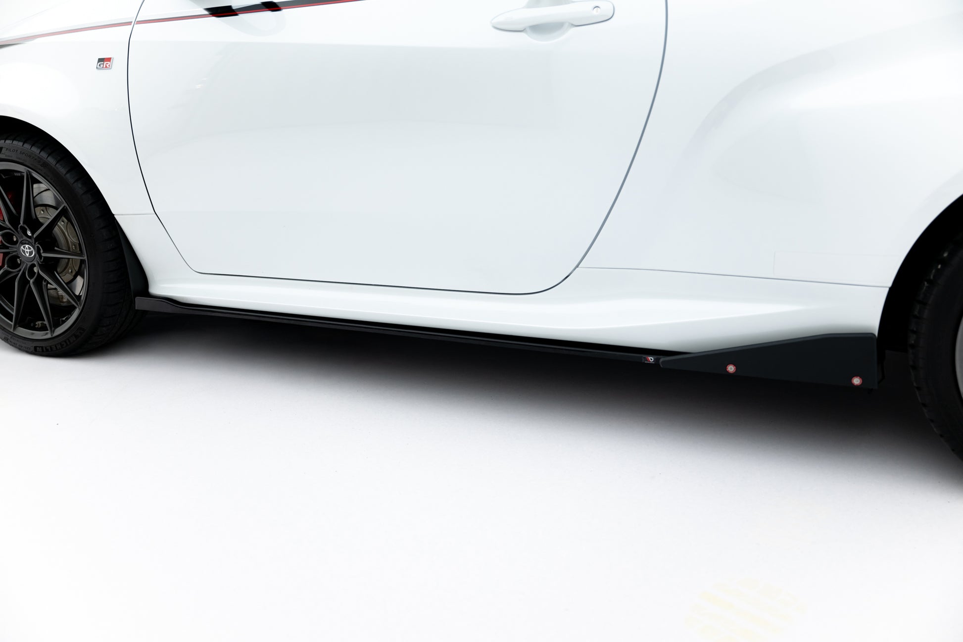Side Skirts Diffusers V.2 + Flaps Toyota GR Yaris Mk4