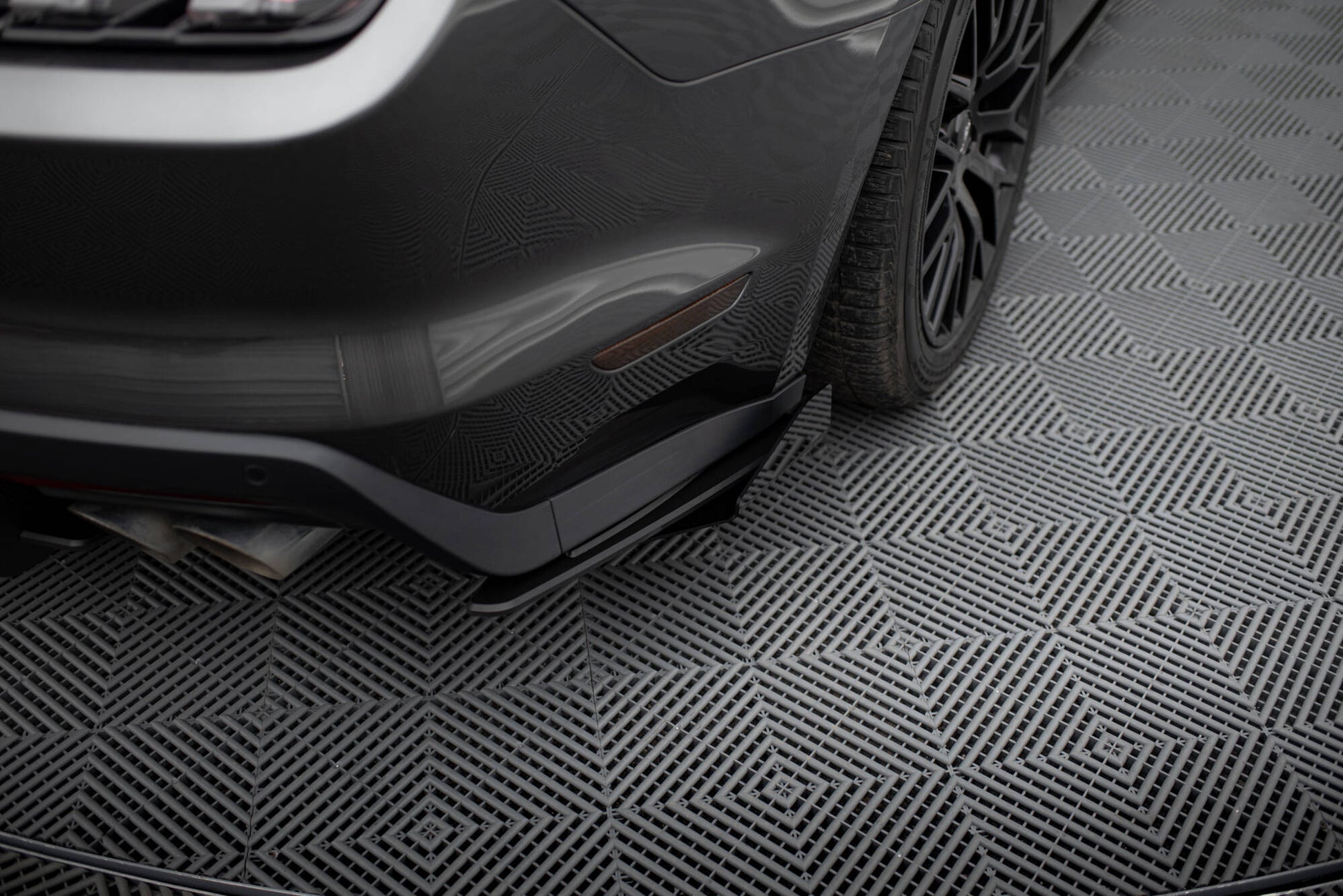 Street Pro Rear Side Splitters + Flaps Ford Mustang GT Mk6