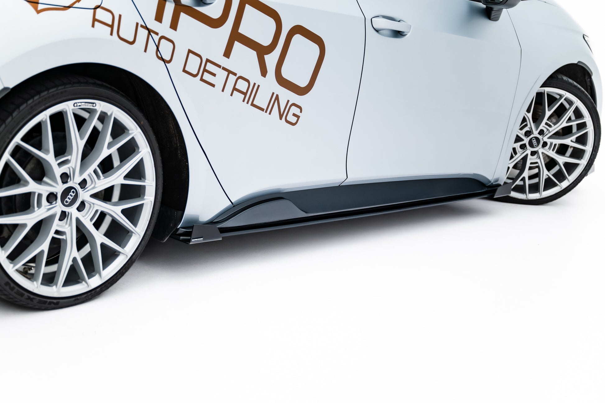 Street Pro Side Skirts Diffusers + Flaps Cupra Born Mk1
