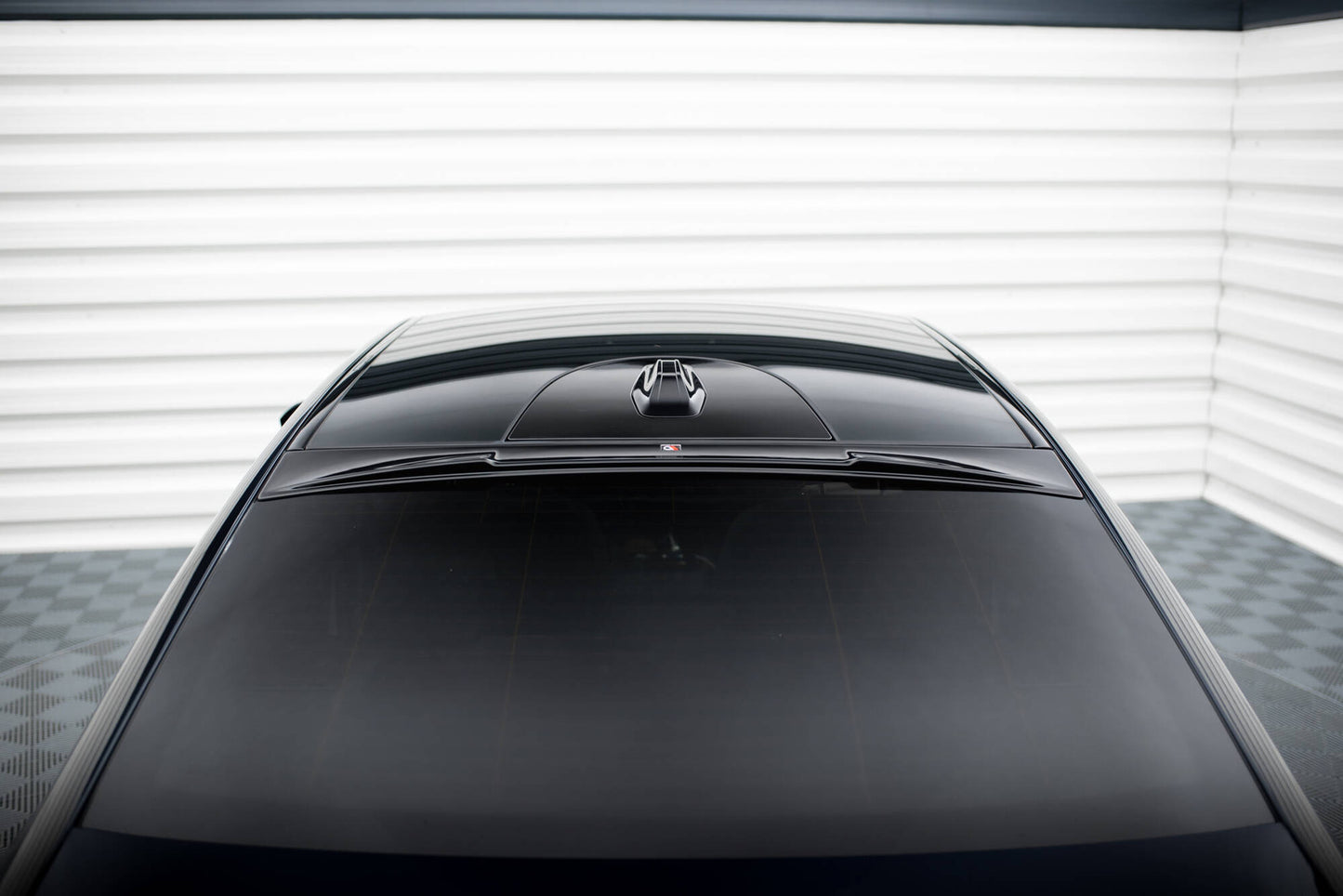 The extension of the rear window BMW 5 / i5 M-Pack Sedan G60