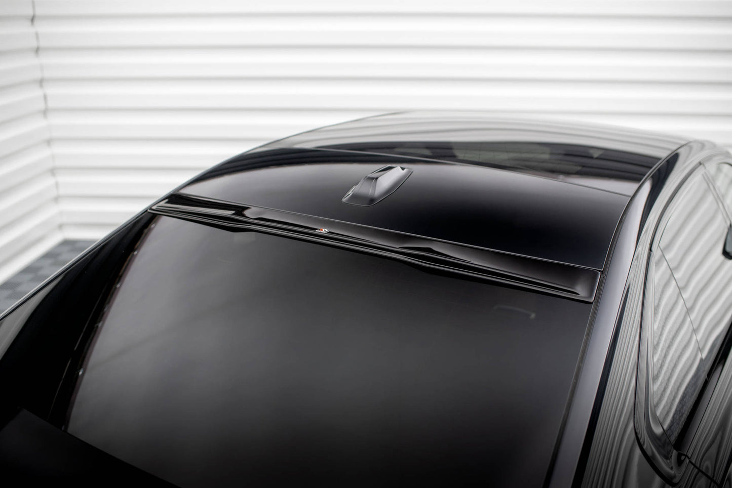The extension of the rear window BMW 7 M-Pack / M760e / i7 M-Pack G70