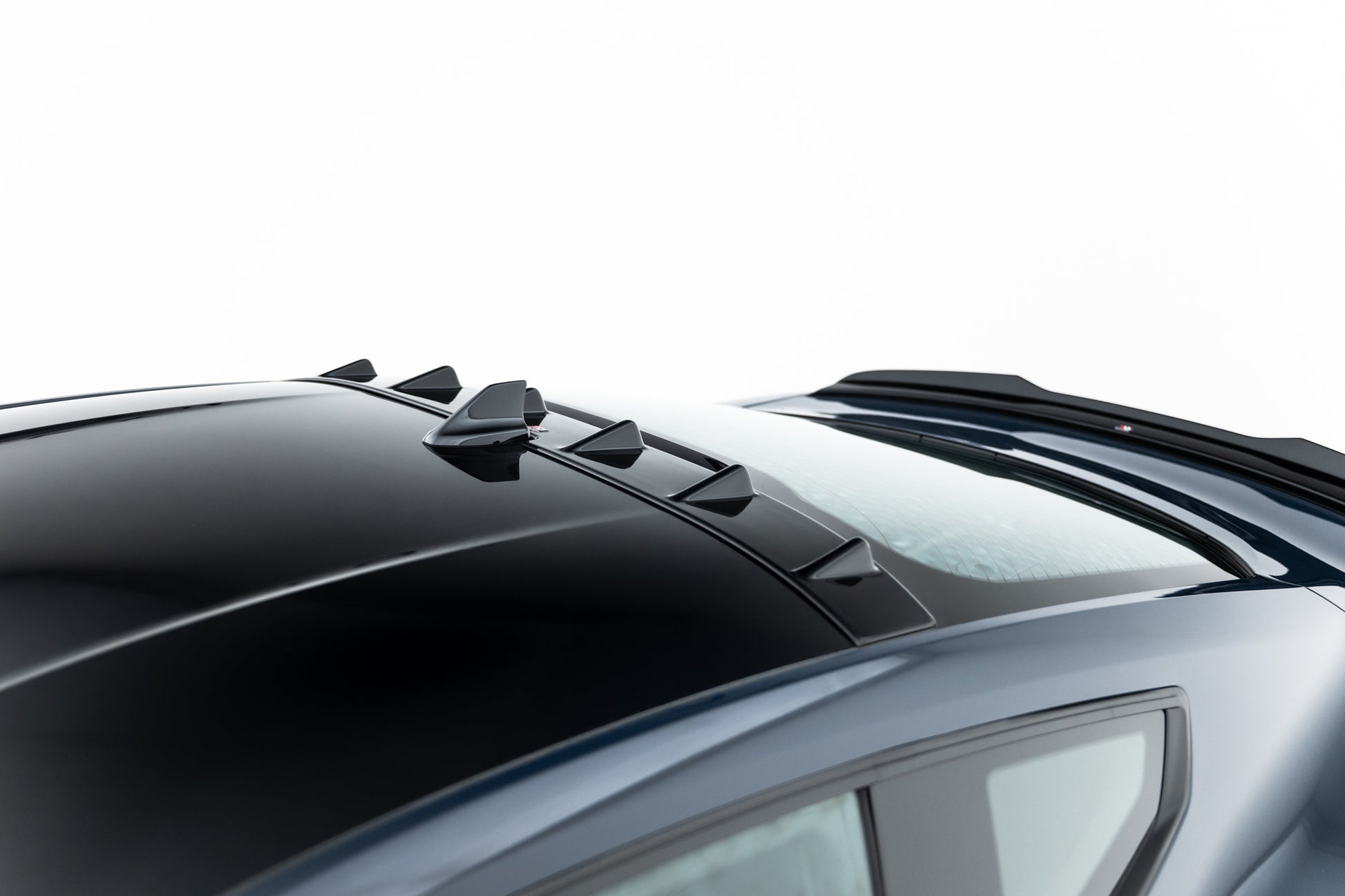 The extension of the rear window Ford Mustang Dark Horse Mk7