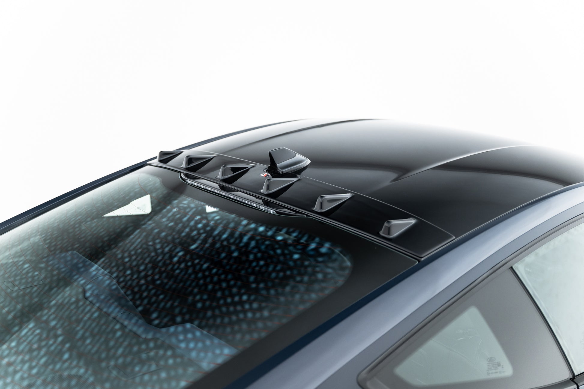 The extension of the rear window Ford Mustang Dark Horse Mk7