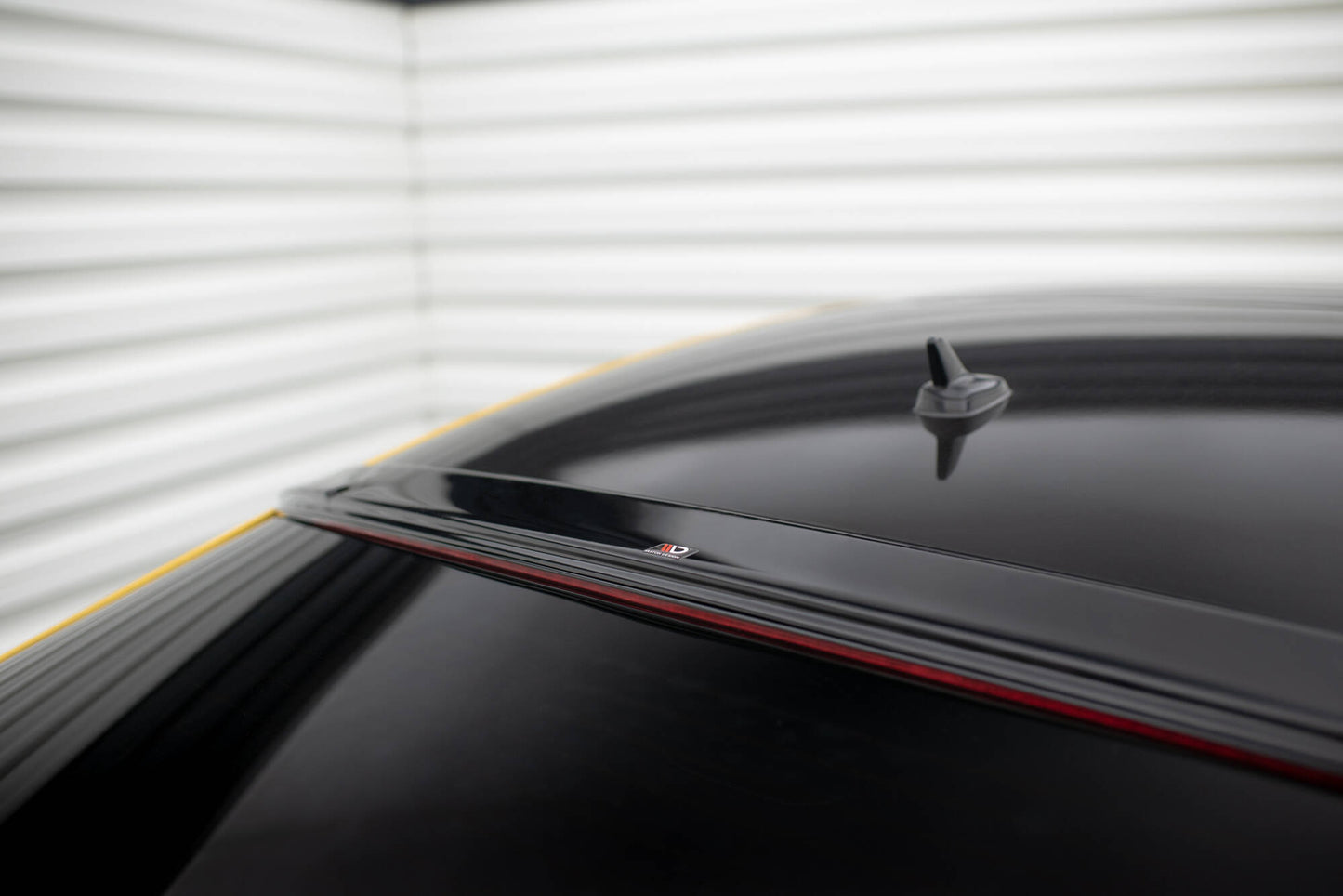 The extension of the rear window Volkswagen Arteon R-Line Sedan Mk1